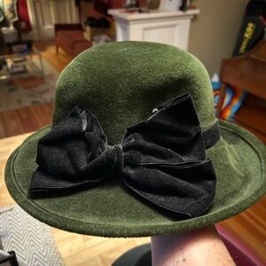 Elegant Green Women's Hat with Black Bow